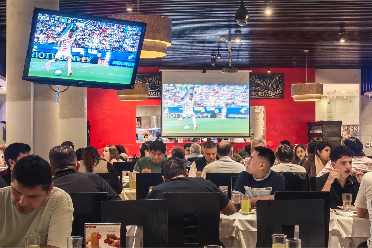 Ven a ver los ultimos partidos en pantalla grande de la selección que apoyes junto a un buffet ilimitado aqui solo en La Bistecca.